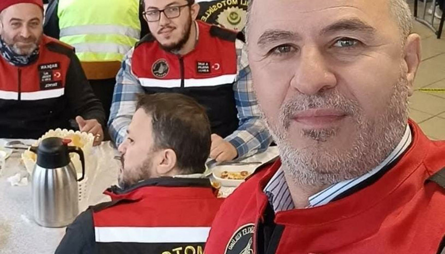 Kazada ölen oğlunun cenaze namazını kıldırdı