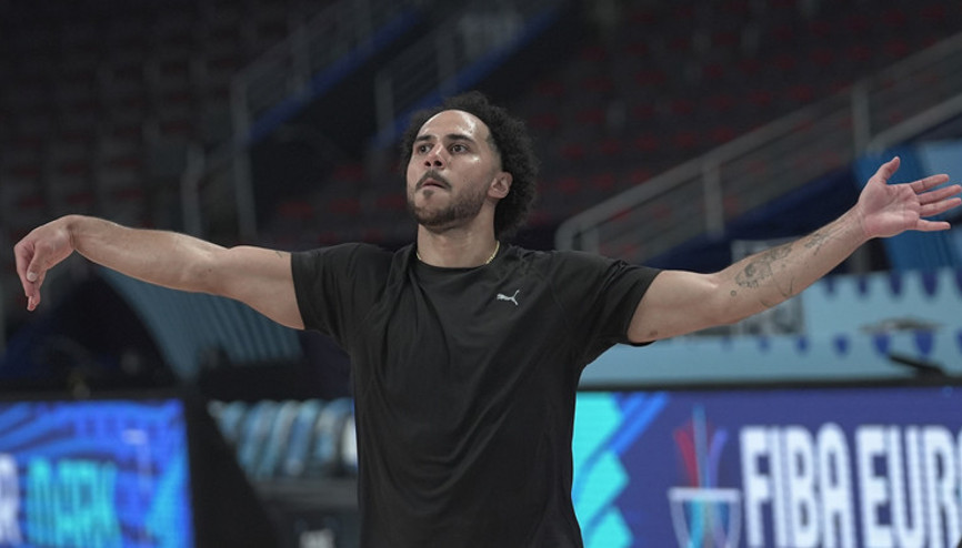 12 Dev Adam, Letonyada ilk antrenmanını yaptı