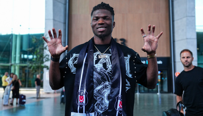 Beşiktaşın yer uçağı El Bilal Toure