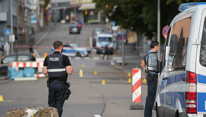 Almanyada Türk kökenli zanlının vurduğu polis için yardım yağdı Almanyada Türk kökenli zanlının vurduğu polis için yardım yağdı