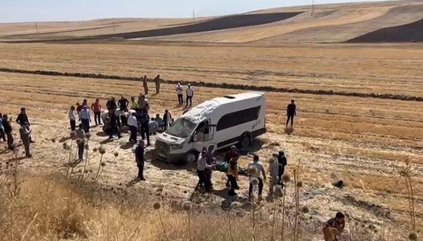 Muş’ta minibüs şarampole yuvarlandı: 10 yaralı