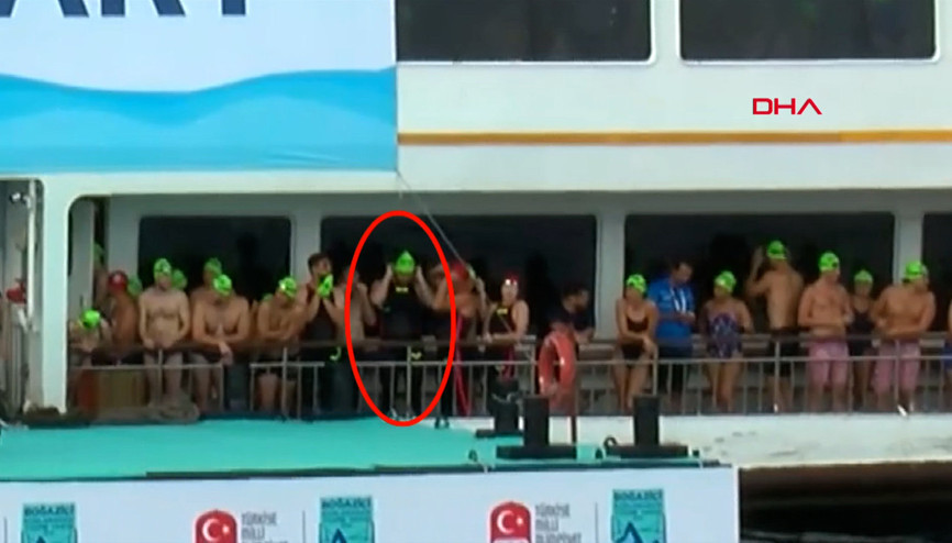 İstanbul Boğazı’nda kaybolan Rus yüzücünün yarış başlamadan önceki görüntüleri ortaya çıktı İstanbul Boğazı’nda kaybolan Rus yüzücünün yarış başlamadan önceki görüntüleri ortaya çıktı