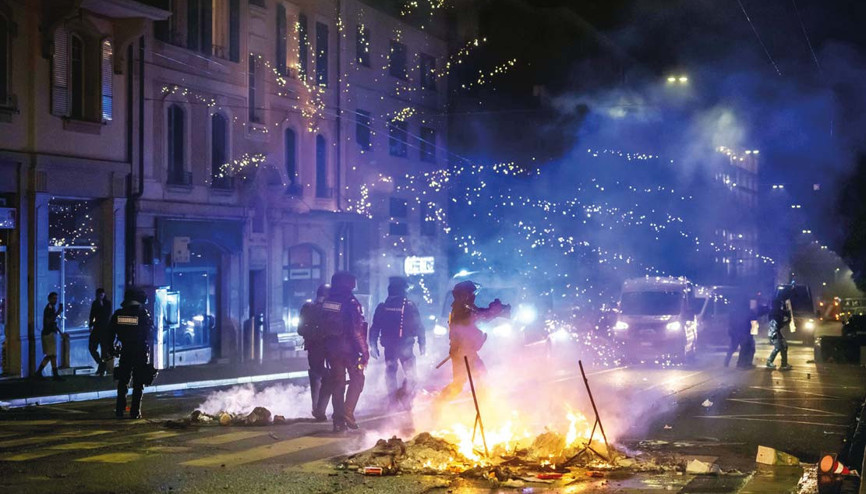 Lozan’da gençler ayaklandı