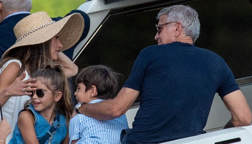 İsteyen istediği kadar Boşanıyorlar desin... Aşkın başladığı yerde ikizleriyle birlikte