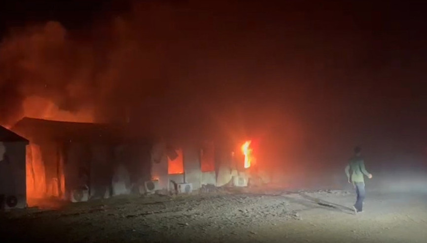 Diyarbakırda şantiyede yangın paniği: 1 itfaiye eri yaralandı