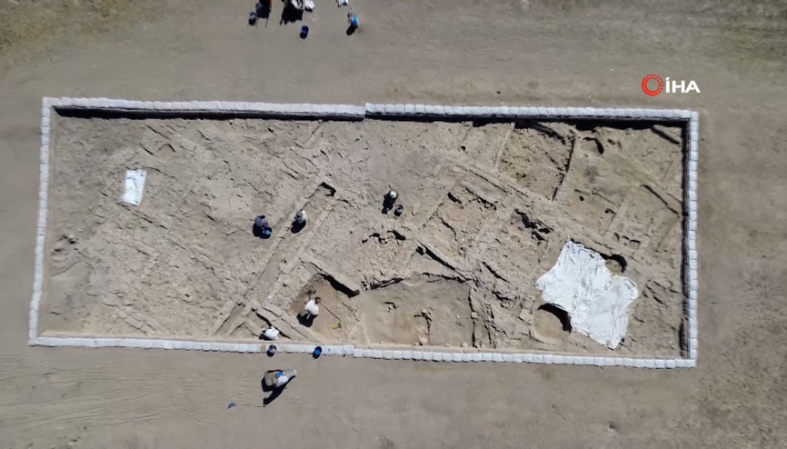 Karaman’da yaklaşık 10 bin yıllık sokak bulundu