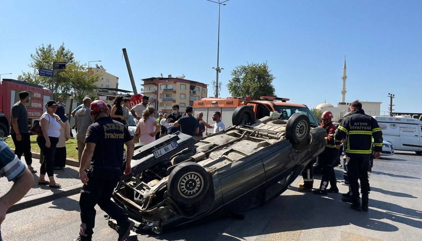 Aydın’da otomobilin devrildiği kaza kamerada: 2 yaralı
