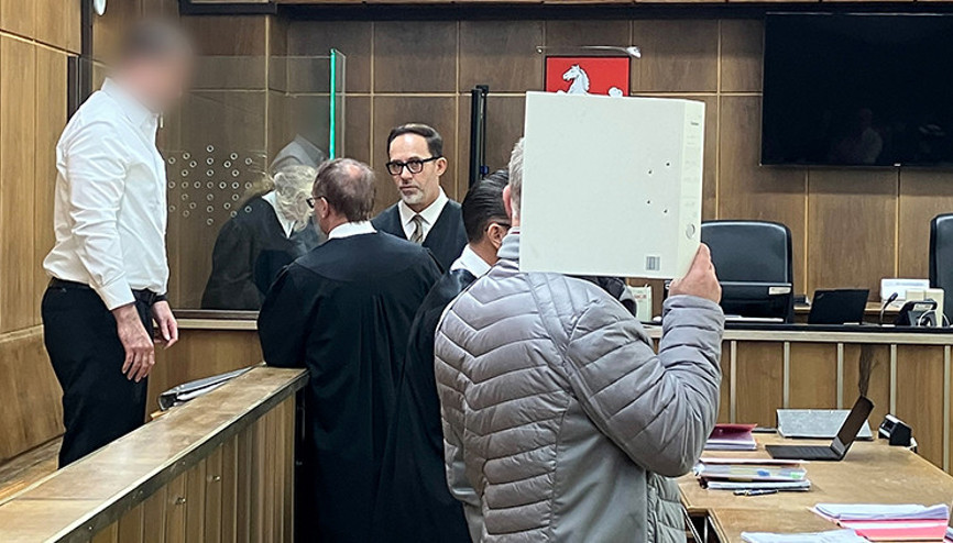 Eski polis dolandırıcılıktan hakim karşısında