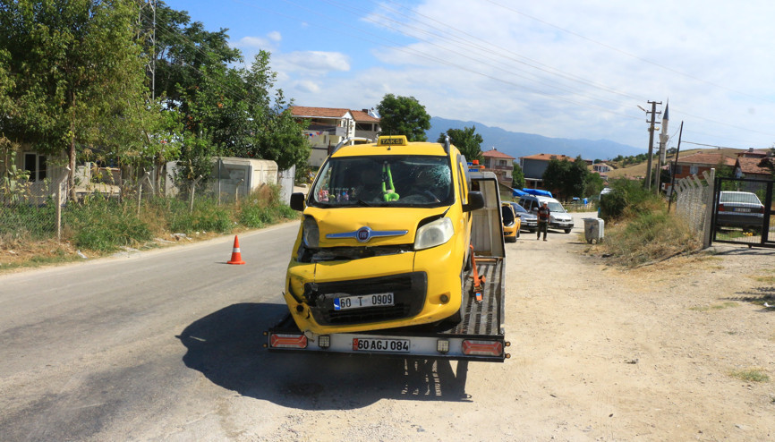 Tokat’ta taksi ile otomobil çarpıştı, hamile kadın bebeğini kaybetti: 5 yaralı
