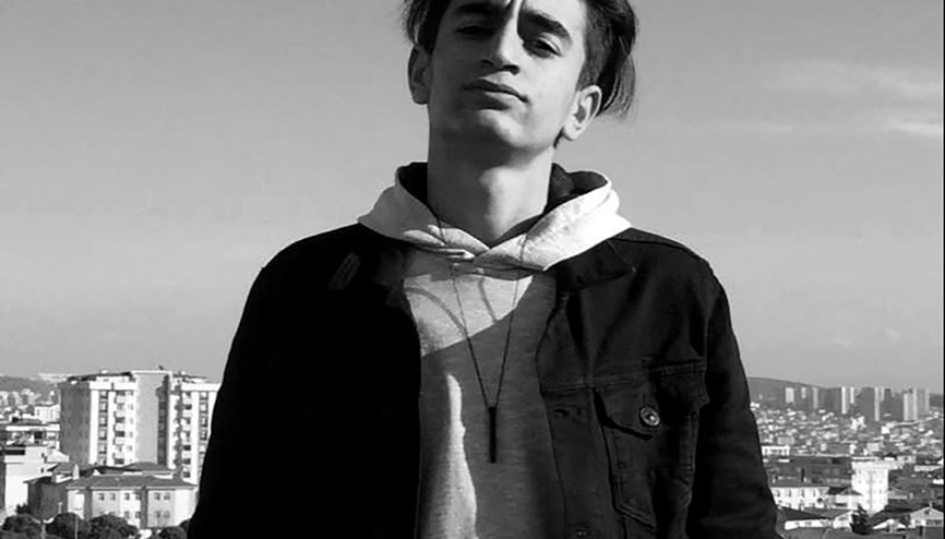 Motosiklet kanatlete çarptı: 1 ölü; 1 yaralı