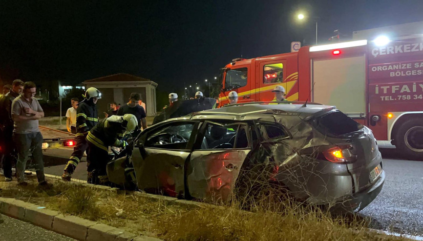 Tekirdağda otomobil, aydınlatma direğine çarptı: 1 ölü, 2 yaralı