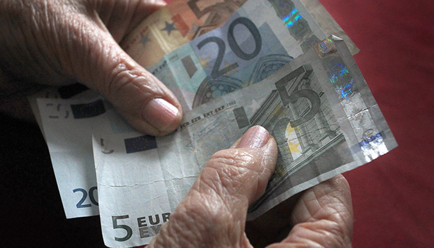 Emeklinin 150 bin eurosunu dolandırdılar Emeklinin 150 bin eurosunu dolandırdılar