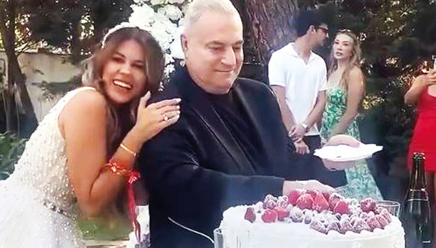 Mehmet Ali Erbil canlı yayında takı topladı