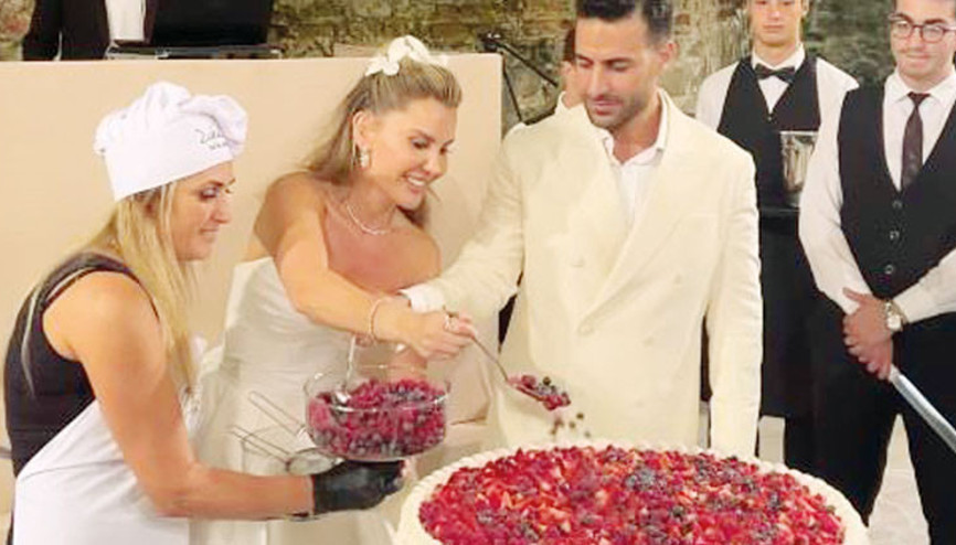 Eda Erol evlendi... Sarayda düğün
