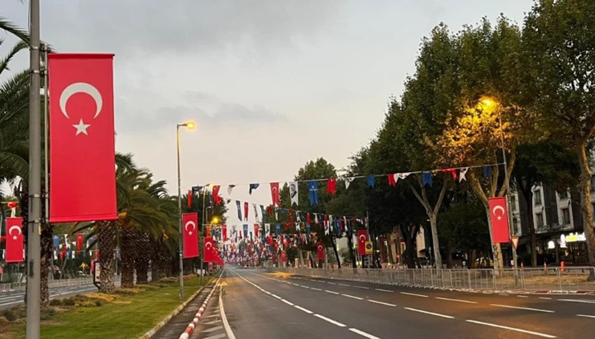 İstanbul’da bazı yollar trafiğe kapatıldı İstanbul’da bazı yollar trafiğe kapatıldı