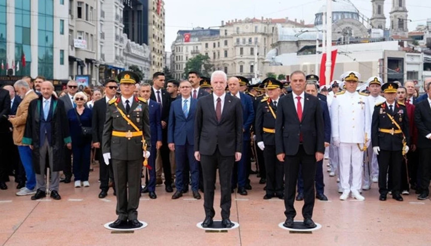 Taksimde 30 Ağustos Zafer Bayramı töreni düzenlendi Taksimde 30 Ağustos Zafer Bayramı töreni düzenlendi