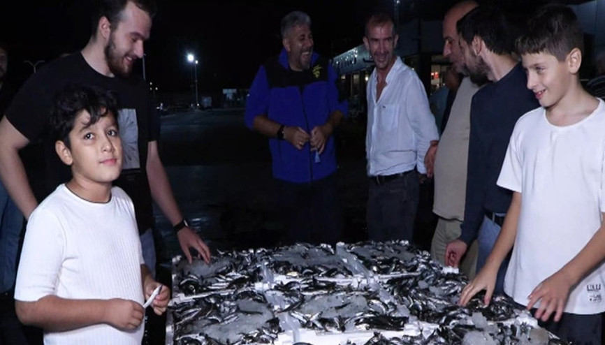 Balıkçılar sezonun ilk avından döndü Balıkçılar sezonun ilk avından döndü