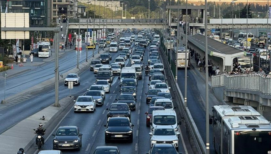 Okullarda uyum haftası başladı trafikte yoğunluk