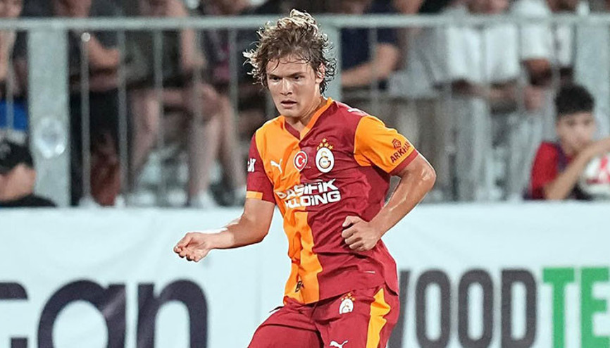 Galatasaraylı Efe Akman imzayı atıyor