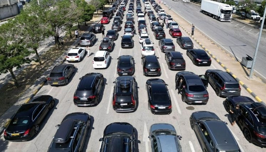 Gurbetçilerden yoğun ilgi 4 milyondan fazla yolcu geçiş yaptı