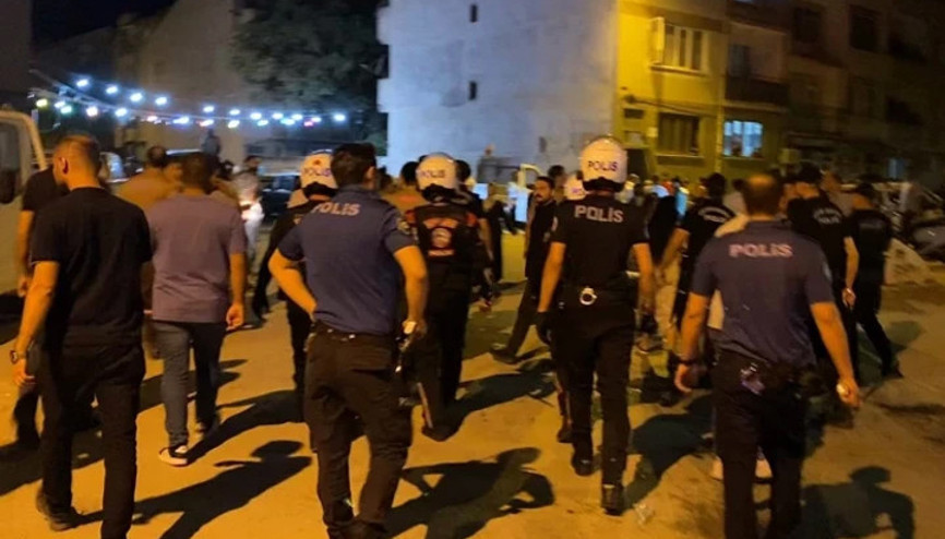 Polis, aranması olan kişiyi düğünde gözaltına almak isteyince arbede çıktı