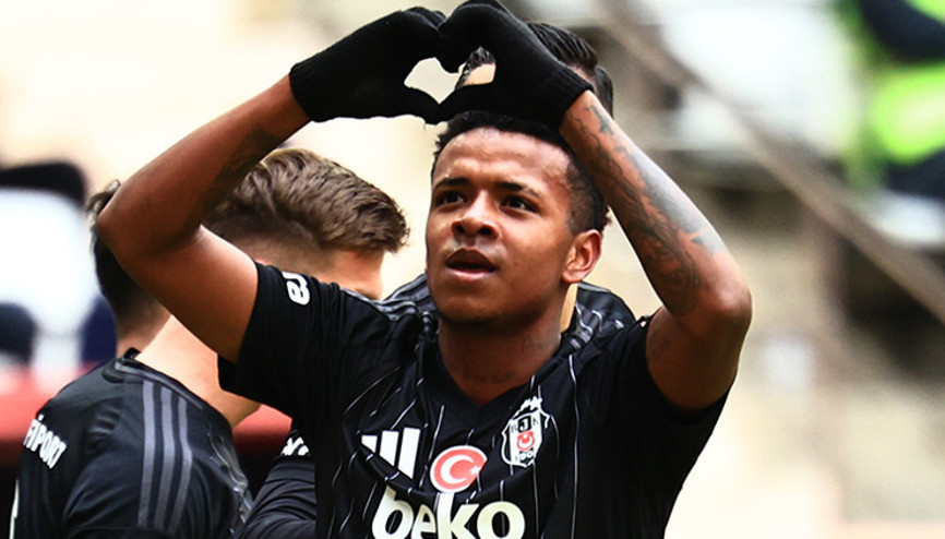 Beşiktaş, Keny Arroyonun Cruzeiroya transfer olduğunu açıkladı