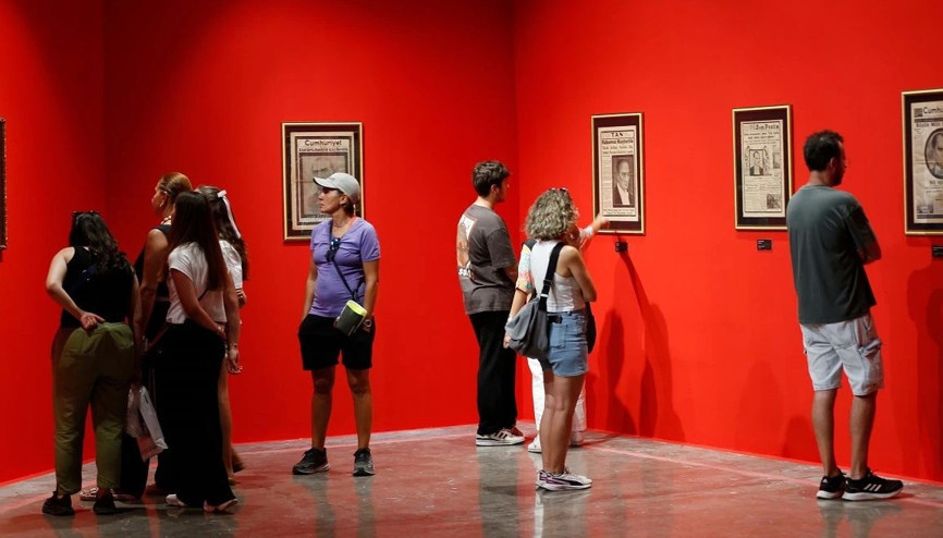 İzmirde sanat ve tarih yan yana: İki günde 15 bin ziyaretçi İzmirde sanat ve tarih yan yana: İki günde 15 bin ziyaretçi