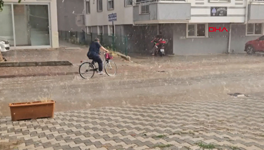 Burdurda kısa süreli dolu yağışı