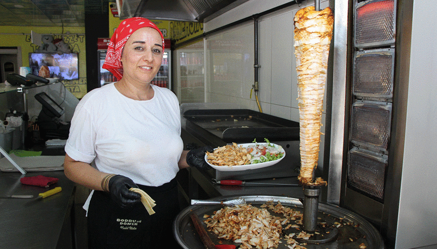 Amasyanın tek kadın döner ustasına en çok kadınlar şaşırıyor