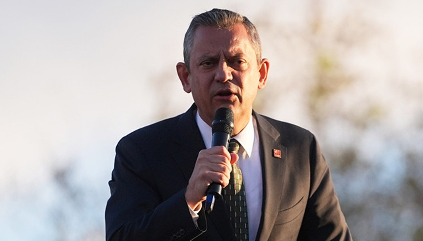 CHP Genel Başkanı Özgür Özel, partisinin İstanbul İl Başkanlığında konuştu CHP Genel Başkanı Özgür Özel, partisinin İstanbul İl Başkanlığında konuştu