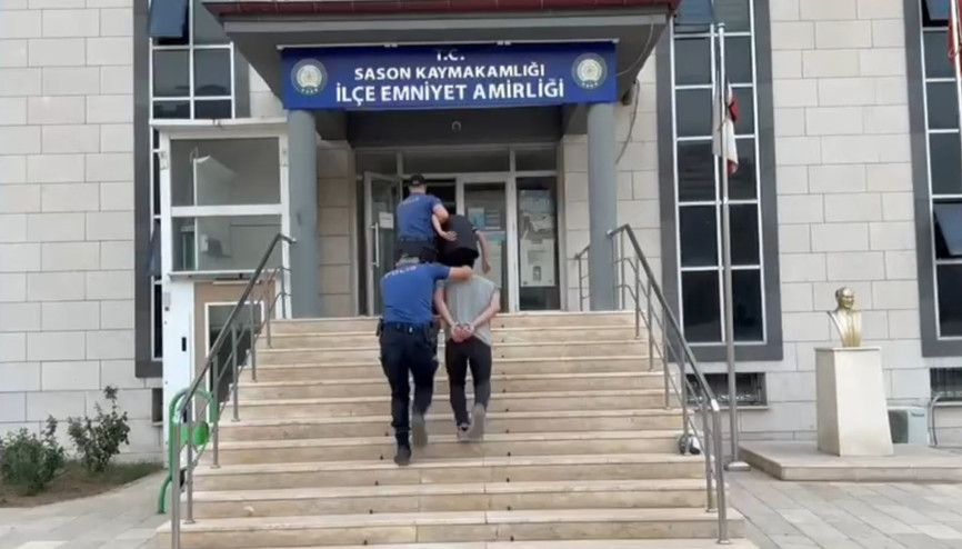 Sason’da manavdan hırsızlığa 2 tutuklama