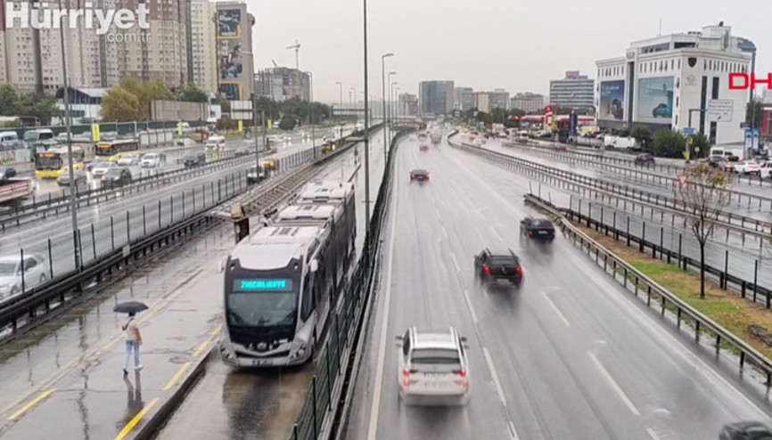 İstanbulda yağmur etkili oluyor