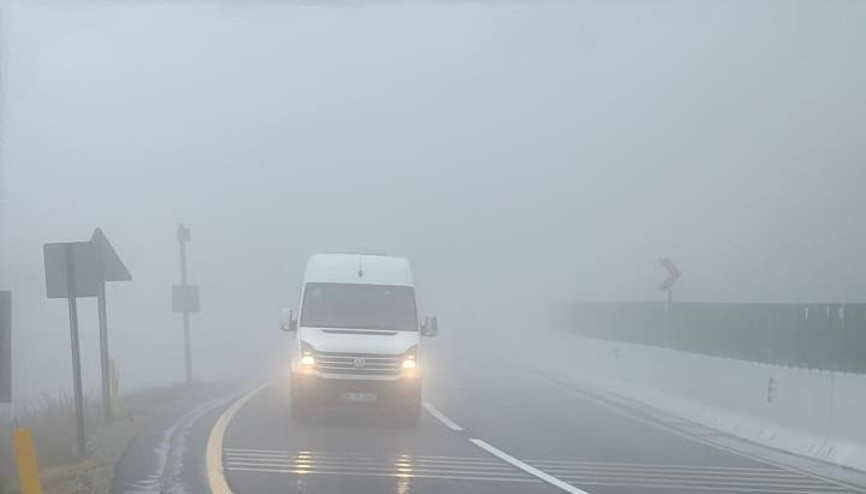 Bolu Dağı’nda sis ve sağanak etkili oluyor: Görüş mesafesi 15 metreye düştü