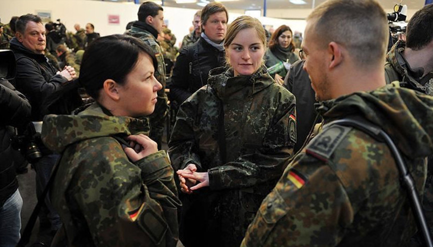 Kadınlarsız zorunlu askerlik