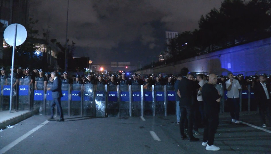 CHP İstanbul İl Başkanlığı önünde protesto... Bakan Tunç: Soruşturma başlatıldı