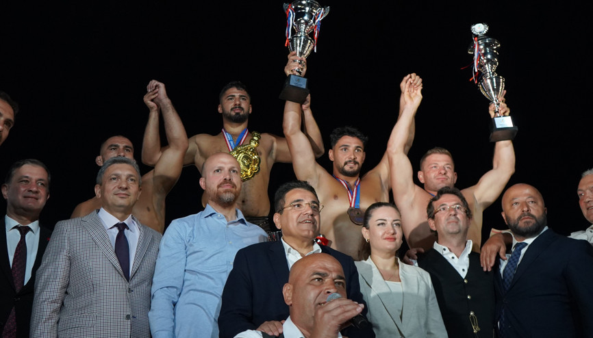 Elmalı’da başpehlivan Enes Doğan