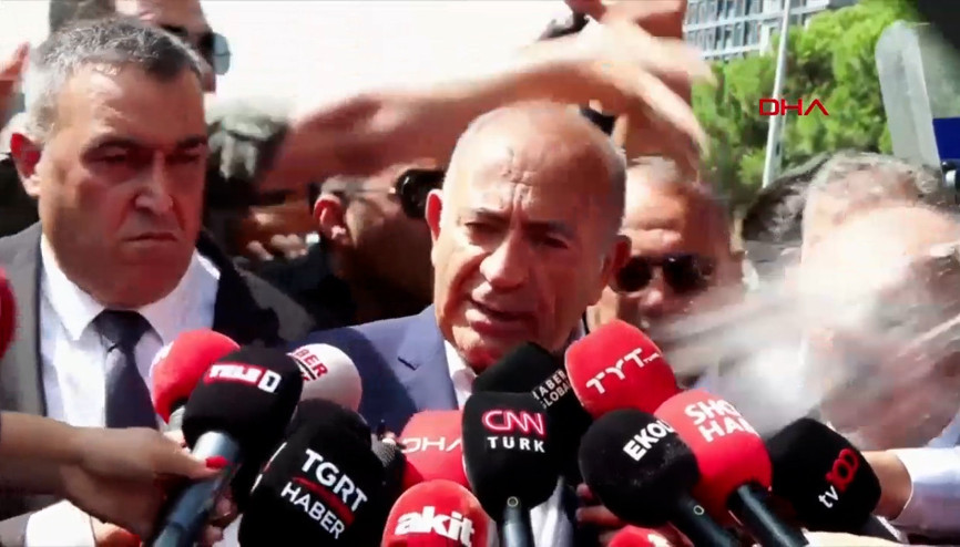 CHP İstanbul İl Binası önünde gerginlik... Gürsel Tekin’e saldırı girişimi