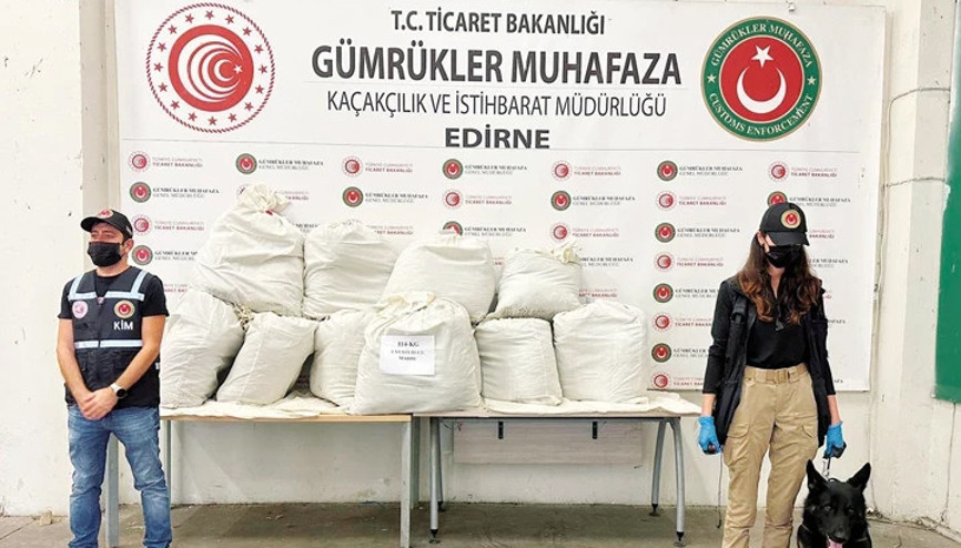 Kapıkule’de 114 kilo ‘zehir’ ele geçirildi Kapıkule’de 114 kilo ‘zehir’ ele geçirildi