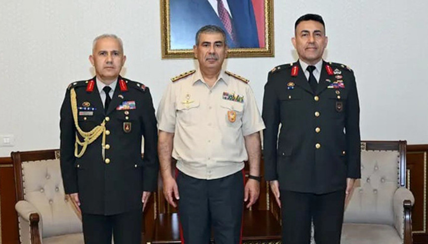 Azerbaycan Savunma Bakanı Korgeneral Zakir Hasanov, Türkiye’nin yeni atanan Askeri Ataşesi Tuğgeneral Ersin Dinçer’i kabul etti