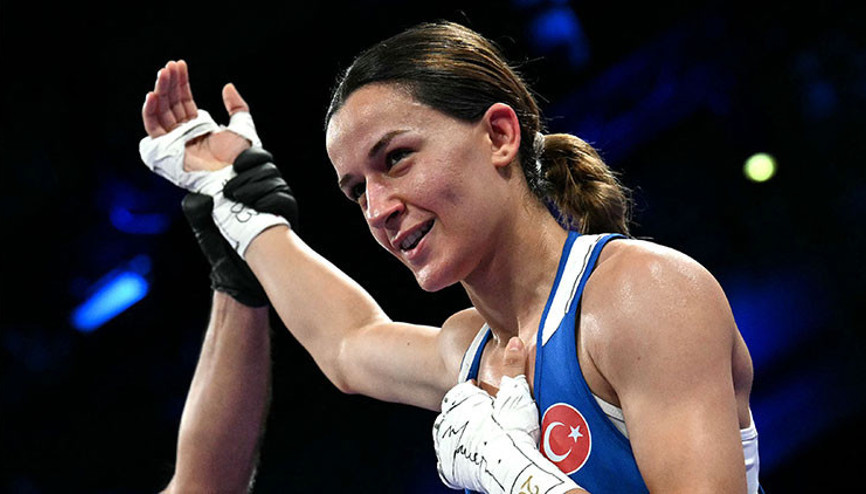 Milli boksörler Busenaz Sürmeneli, Hatice Akbaş ve Emrah Yaşar çeyrek finale yükseldi