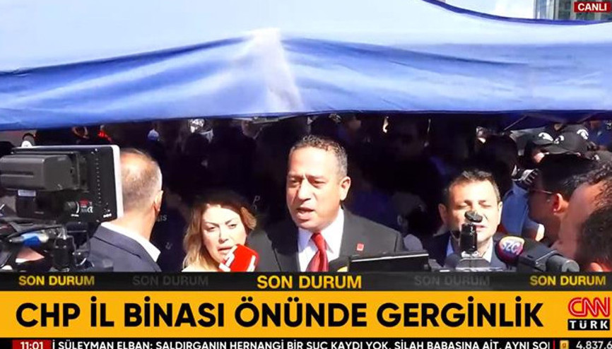 CHP il binası önünde gerginlik CHP il binası önünde gerginlik