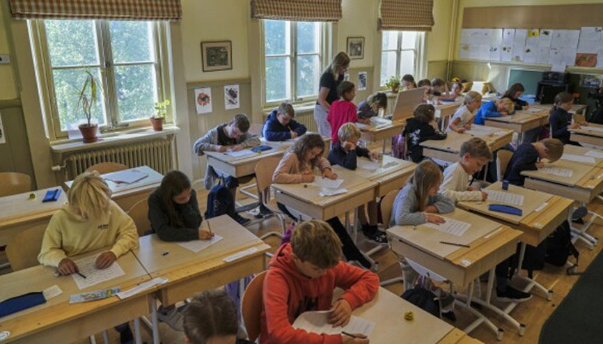 İsveçte okullarda telefon yasağı