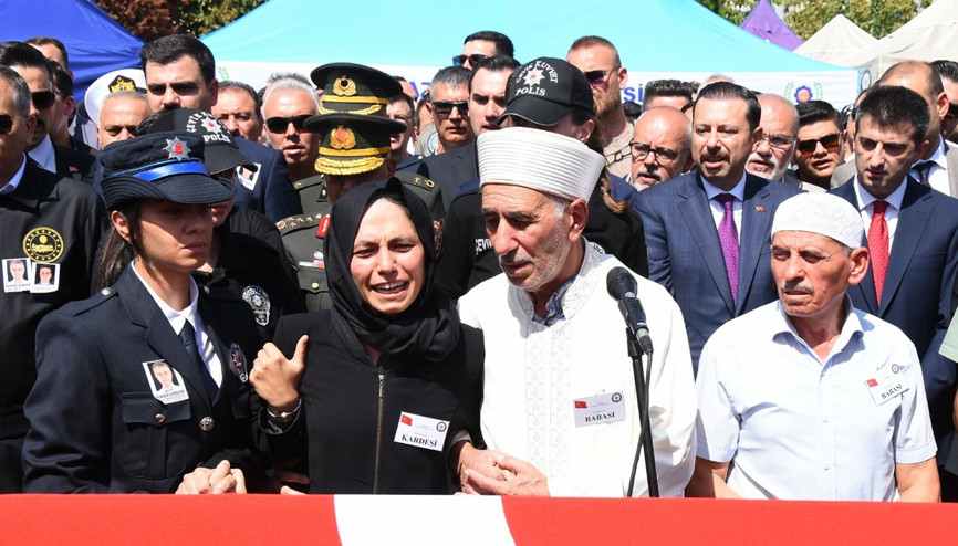 İzmirde şehit 2 polis için tören İzmirde şehit 2 polis için tören
