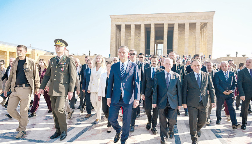 Ata’ya 102. yıl ziyareti Ata’ya 102. yıl ziyareti