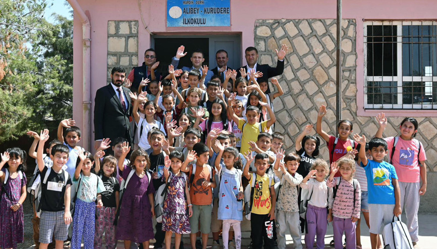 Derik’te öğrencilere eğitim desteği Derik’te öğrencilere eğitim desteği