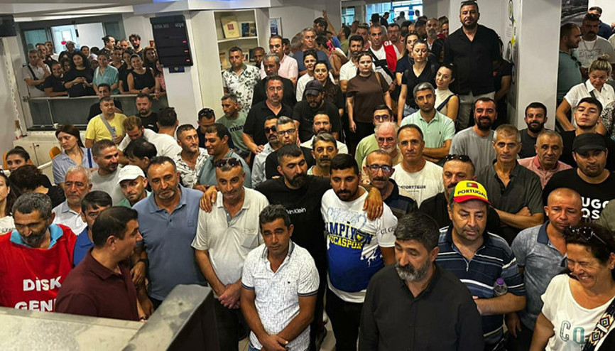 Buca Belediyesinde maaş alamayan işçiler iş bırakma eylemine başladı Belediye binasını işgal ettiler Buca Belediyesinde maaş alamayan işçiler iş bırakma eylemine başladı Belediye binasını işgal ettiler