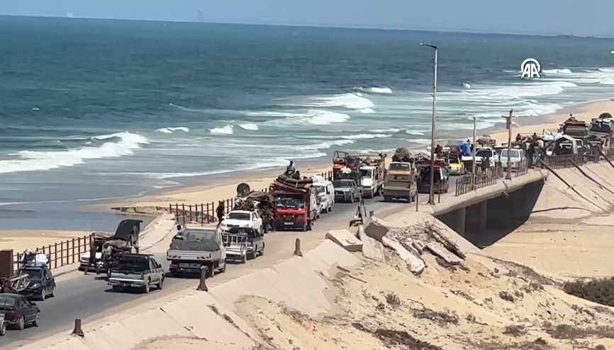 İsrail saldırıları nedeniyle Gazze’nin kuzeyindeki Filistinlilerin göçü sürüyor İsrail saldırıları nedeniyle Gazze’nin kuzeyindeki Filistinlilerin göçü sürüyor