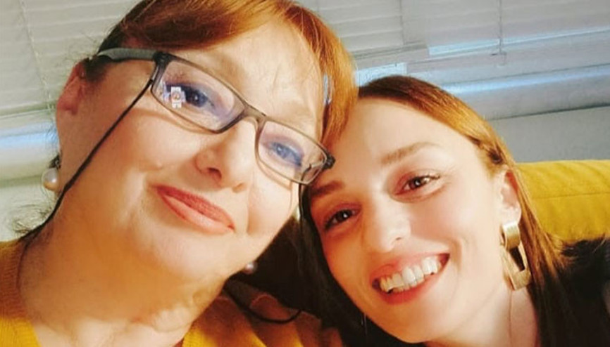 Annesini kaybeden Nilperi Şahinkaya sevenlerini korkuttu