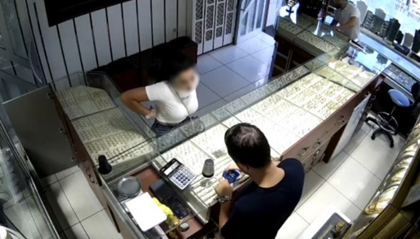 Arkadaşının mobil bankacılık şifresini öğrendi hesabı boşalttı Soluğu kuyumcuda aldı