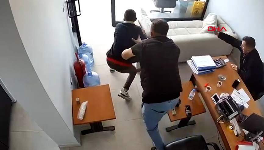 Ankarada deprem anı kamerada